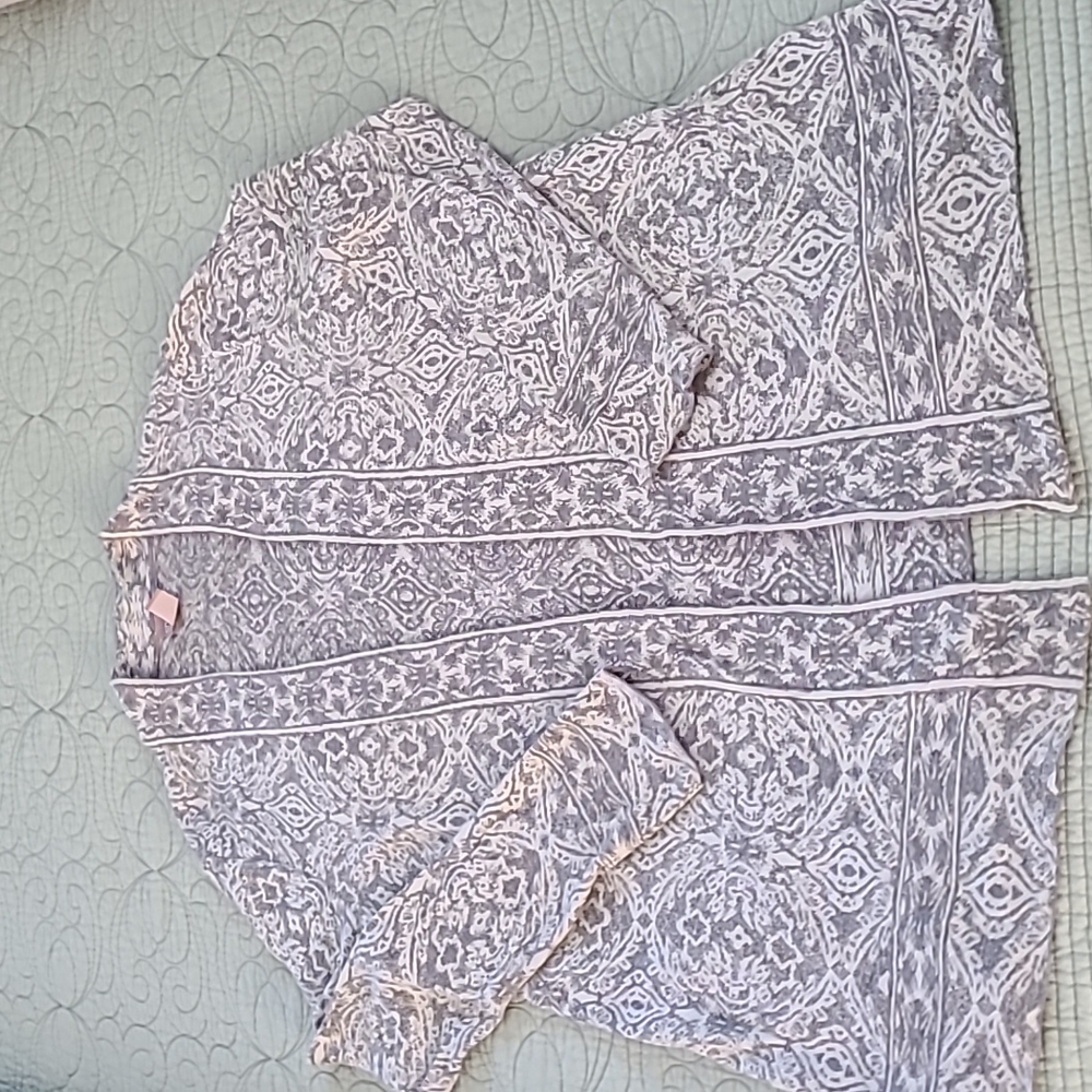 Chico's gray/cream nordic print longer cardigan. All cotton. Size 1. Fits 4-6.